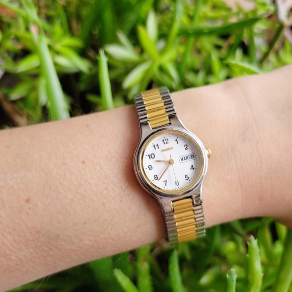 Vintage Seiko Classic Calendar Stetch Watch - Picture 9 of 11